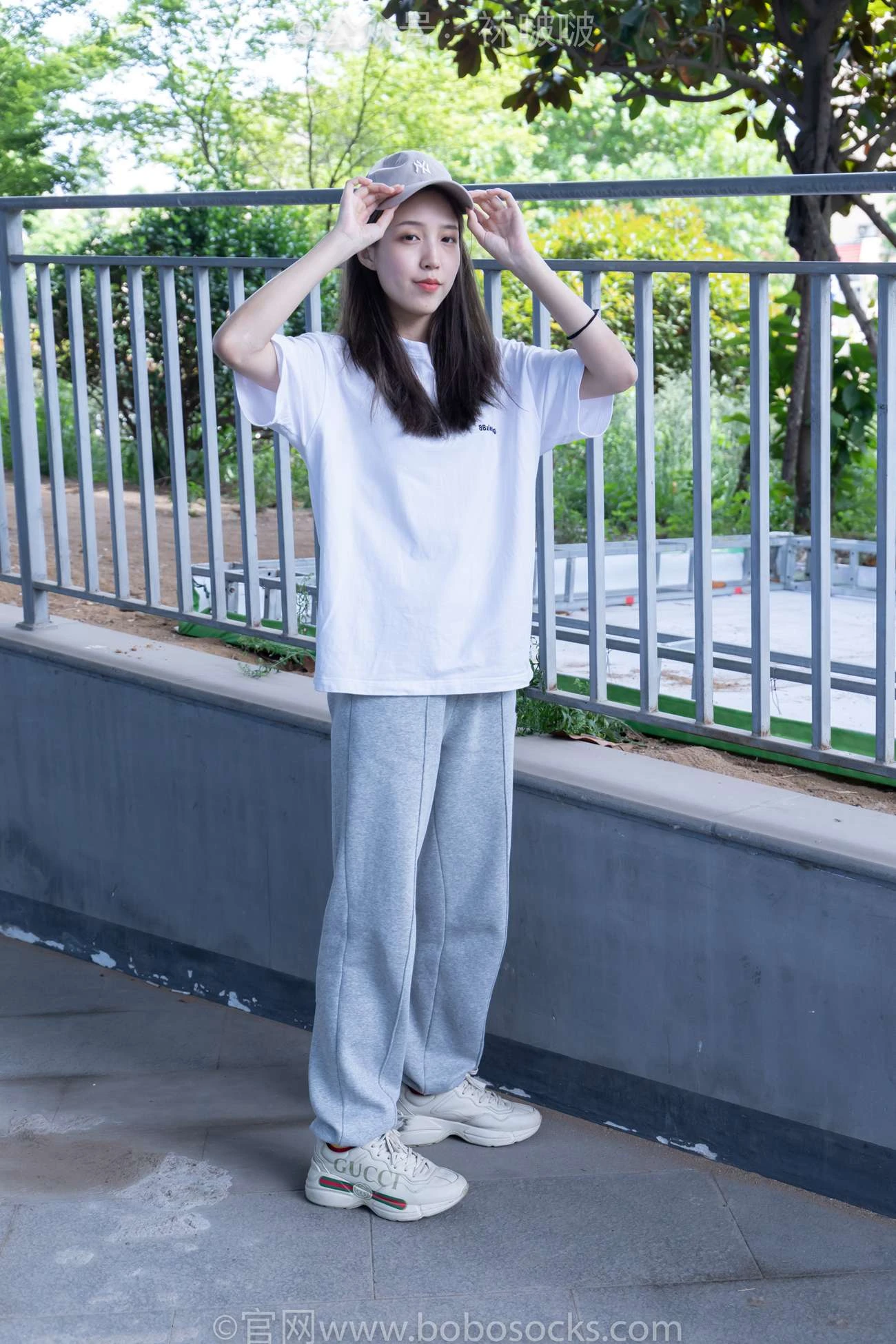 [BoBoSocks袜啵啵]NO.012 泡芙-运动鞋、白棉袜、裸足 [132P/1V/3.65GB]