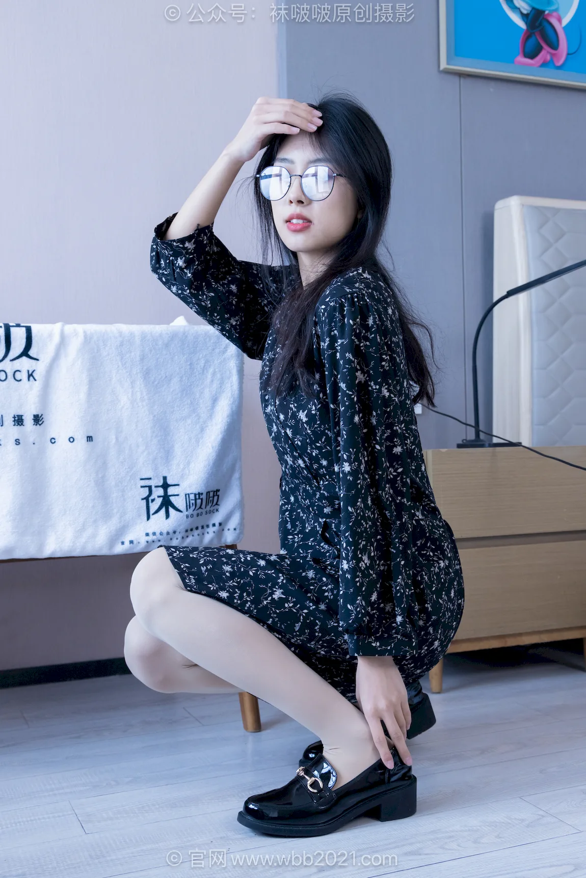[BoBoSocks袜啵啵]积分限定作品 NO.047 奶油-皮鞋、厚肉丝、老头乐挠脚 [143P/1V/6.67GB]