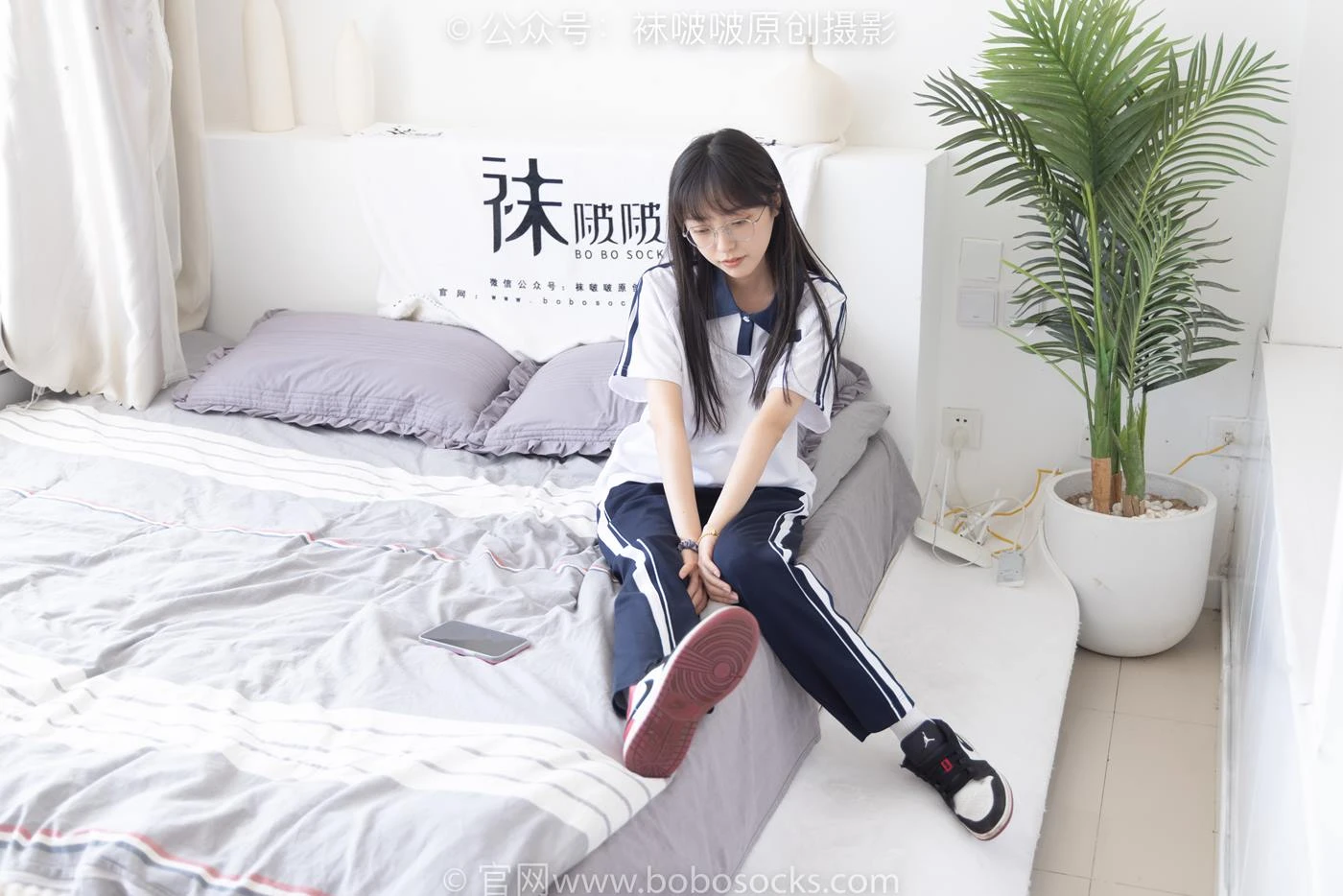 [BoBoSocks袜啵啵]NO.207 稚予-aj板鞋、白棉袜、油亮白丝、校服裤里丝[140P/1V/5.25GB]