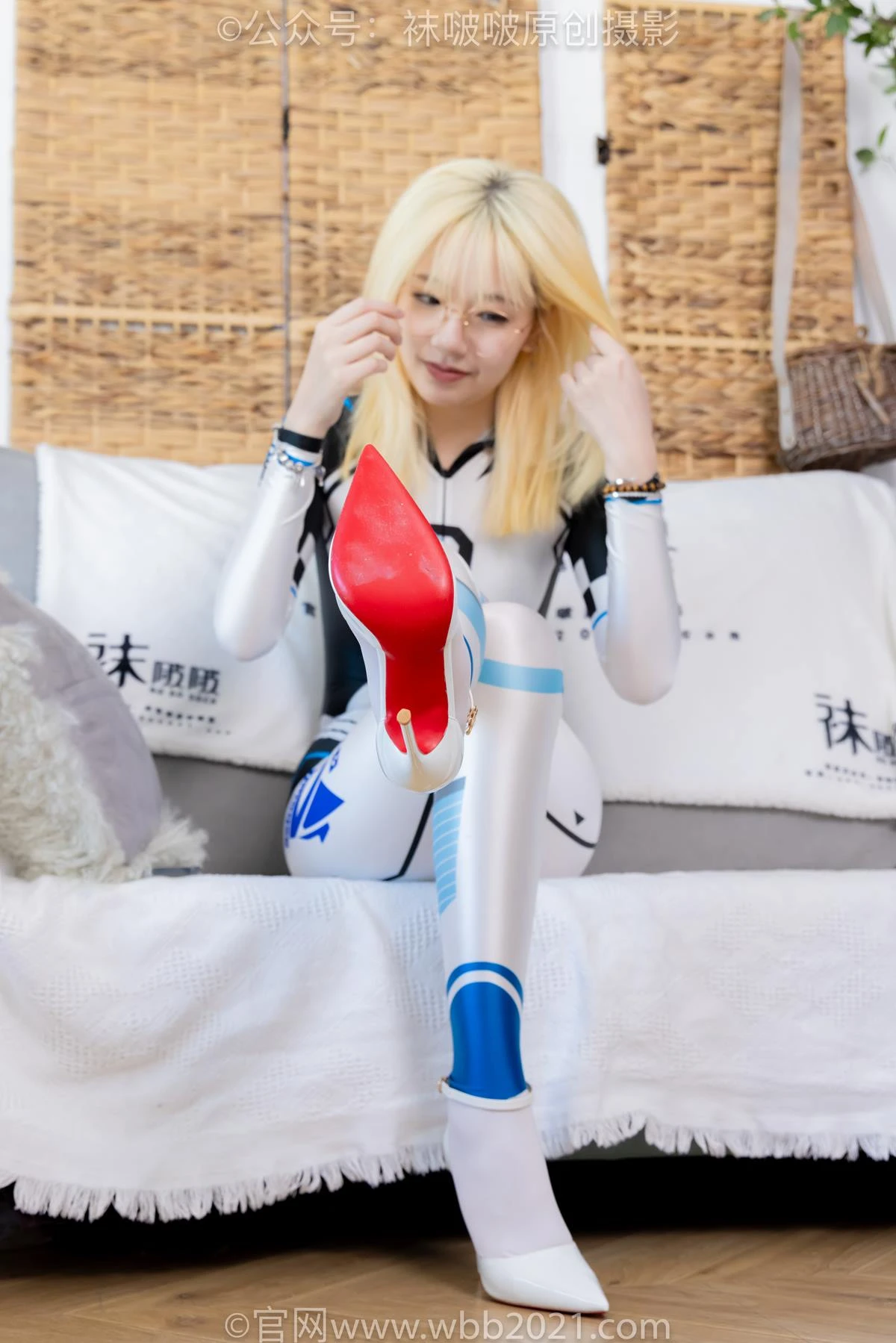 [BoBoSocks袜啵啵]NO.568 小甜豆-连体服、高跟鞋、厚白丝[148P/1V/6.39GB]