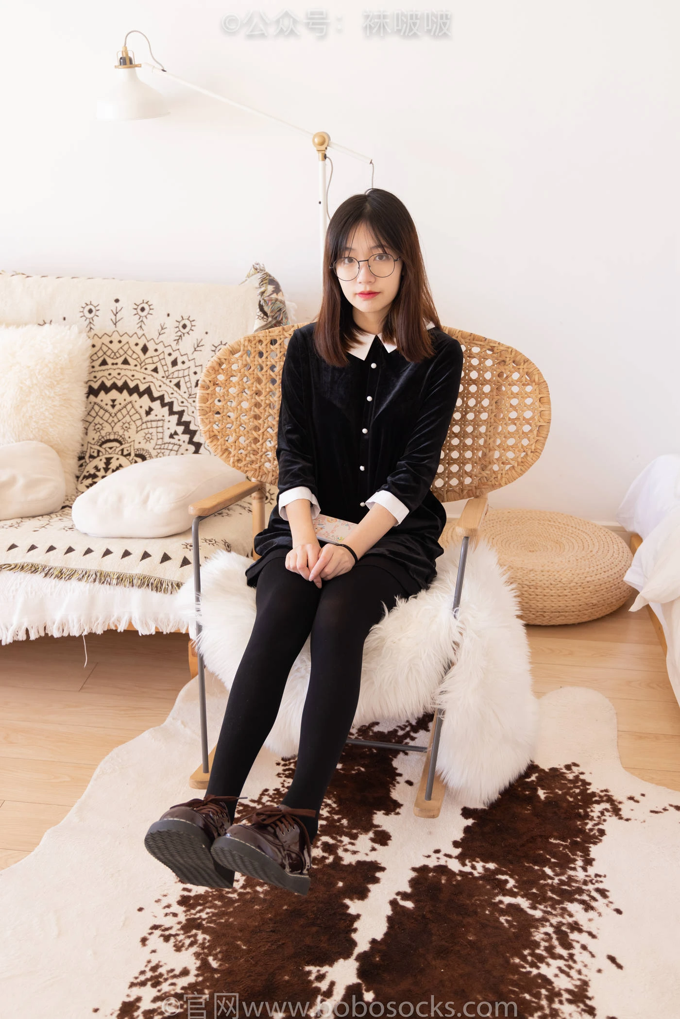 [BoBoSocks袜啵啵]NO.053 小甜豆-皮鞋、厚黑丝、黑色蕾SI船袜 [143P/1V/7.91GB]