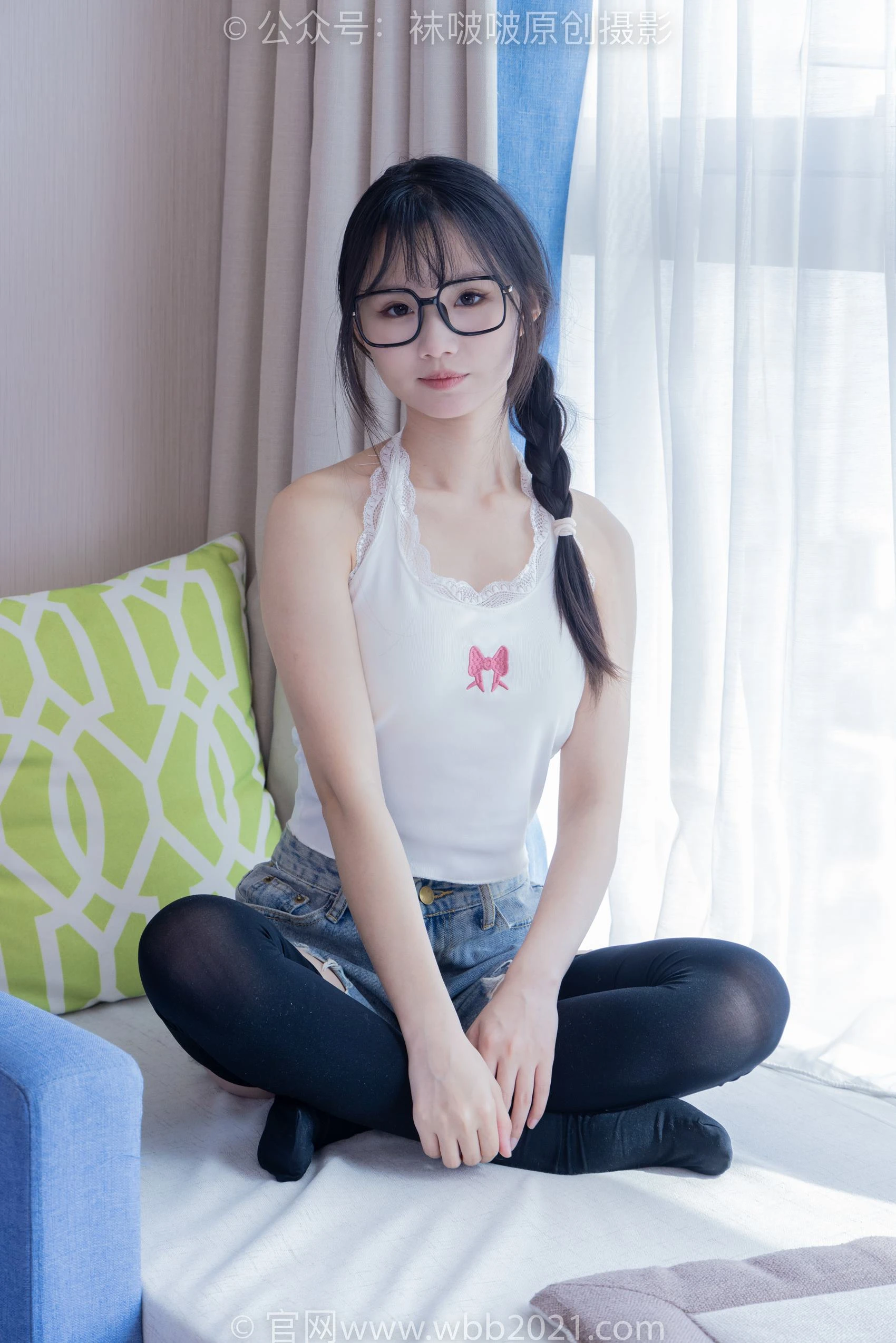 [BoBoSocks袜啵啵]NO.390 甜甜圈-板鞋、厚黑丝大腿袜、厚白丝大腿袜[148P/1V/6.19GB]