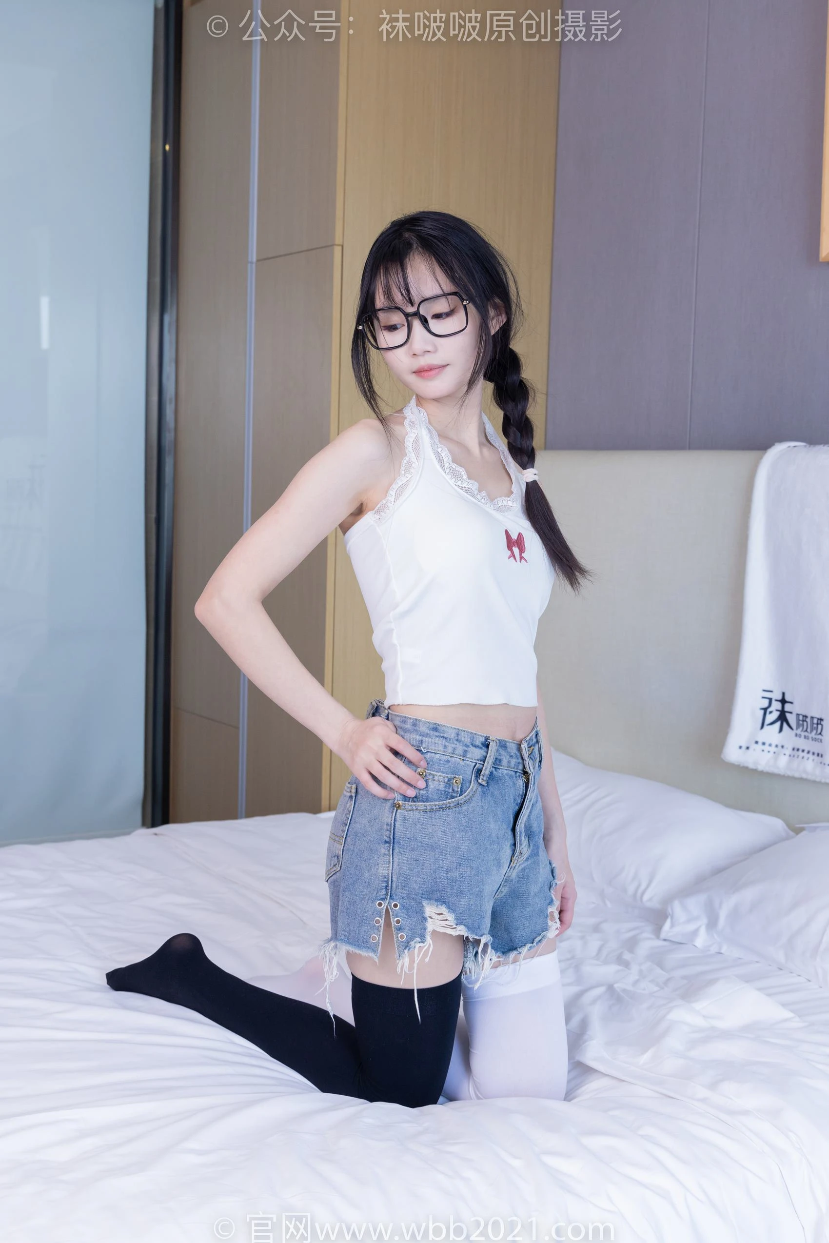 [BoBoSocks袜啵啵]NO.390 甜甜圈-板鞋、厚黑丝大腿袜、厚白丝大腿袜[148P/1V/6.19GB]