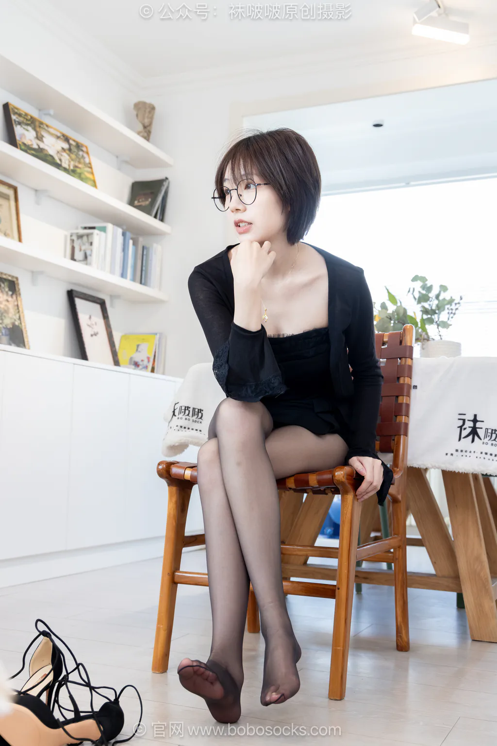 [BoBoSocks袜啵啵]NO.704 小甜豆-高跟鞋、薄黑丝、黑丝淋酸奶[166P/1V/6.63GB]