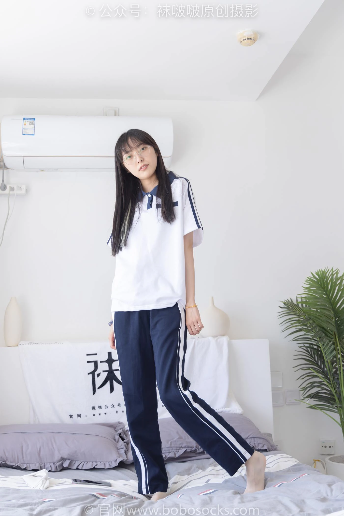[BoBoSocks袜啵啵]NO.207 稚予-aj板鞋、白棉袜、油亮白丝、校服裤里丝[140P/1V/5.25GB]