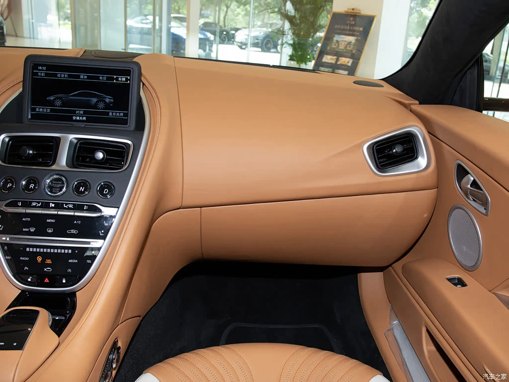阿斯顿・马丁_阿斯顿・马丁DB11 2023款 4.0T V8 Coupe 高清图集