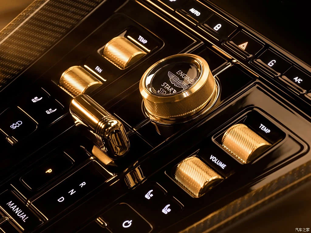 阿斯顿・马丁_阿斯顿・马丁DB12 2025款 4.0T V8 Goldfinger Edition 高清图集