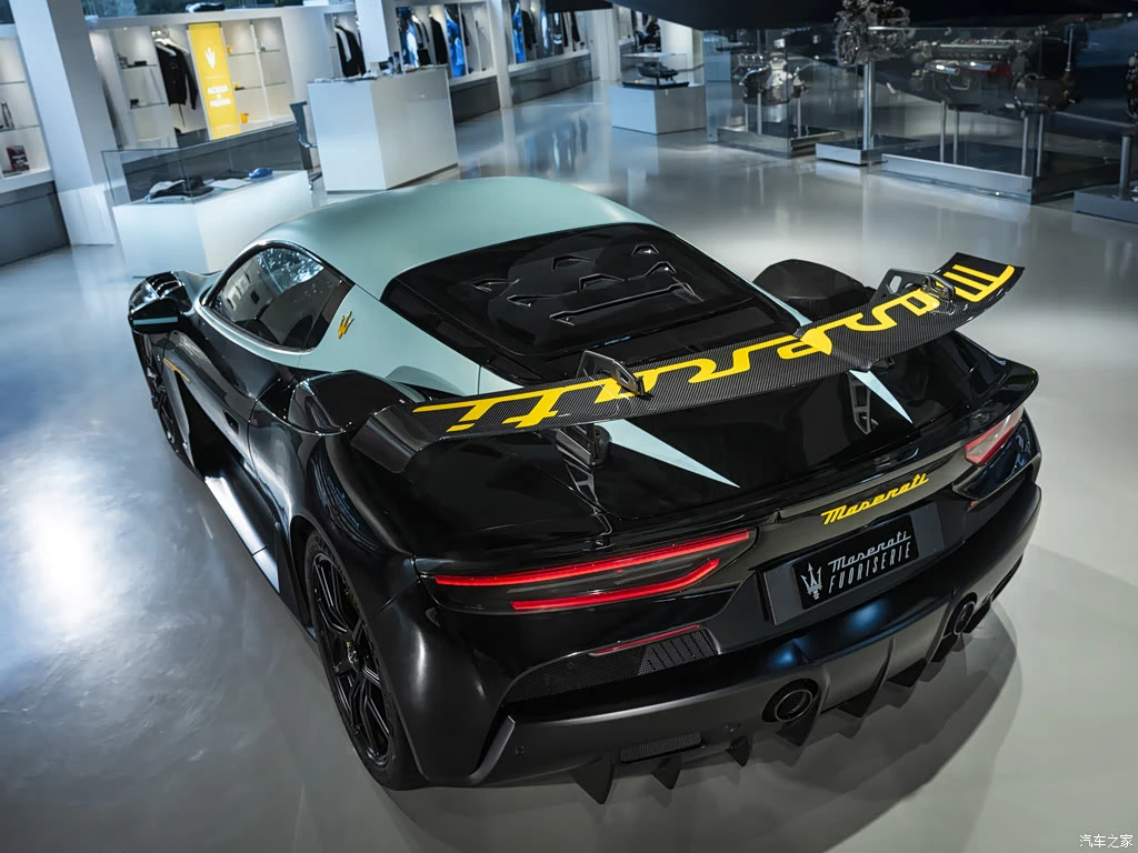 玛莎拉蒂_玛莎拉蒂MC20 2026款 GT2 Stradale Tribute to MC12特别版 高清图集