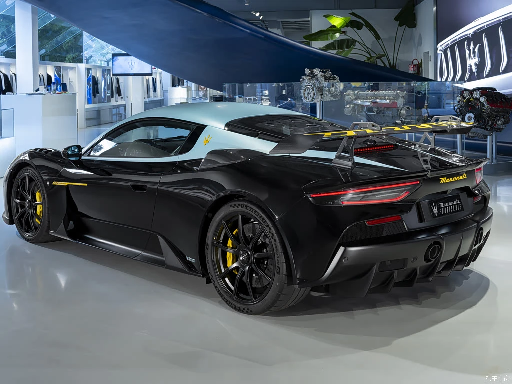 玛莎拉蒂_玛莎拉蒂MC20 2026款 GT2 Stradale Tribute to MC12特别版 高清图集