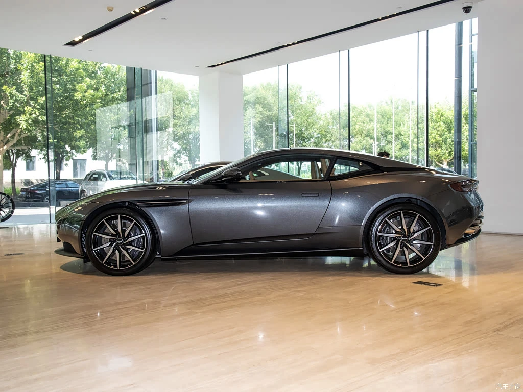 阿斯顿・马丁_阿斯顿・马丁DB11 2023款 4.0T V8 Coupe 高清图集