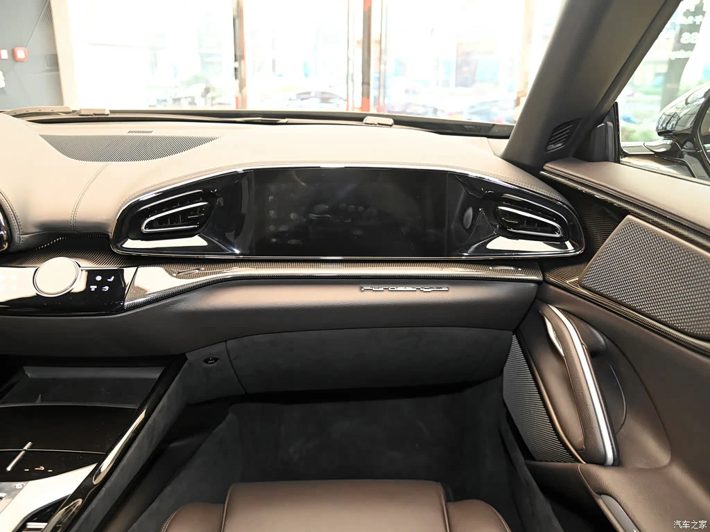 法拉利_Purosangue 2023款 6.5L V12 高清图集