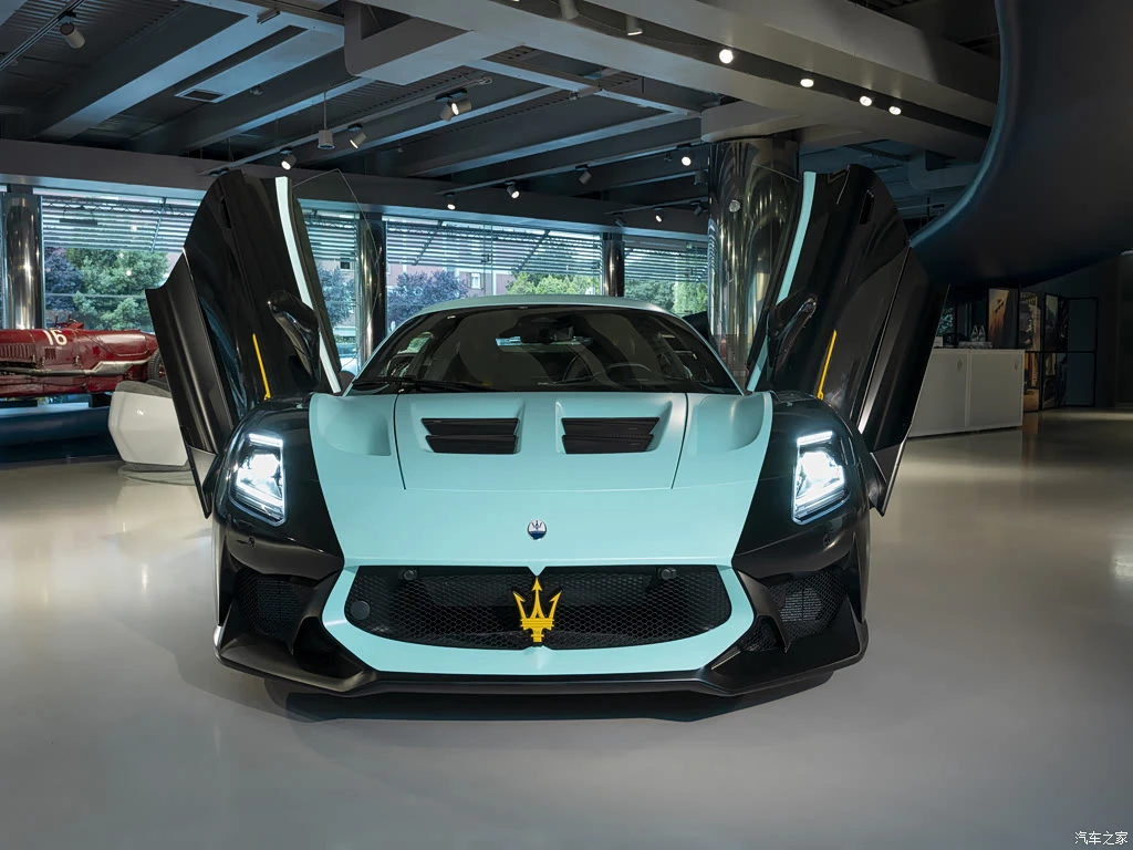 玛莎拉蒂_玛莎拉蒂MC20 2026款 GT2 Stradale Tribute to MC12特别版 高清图集