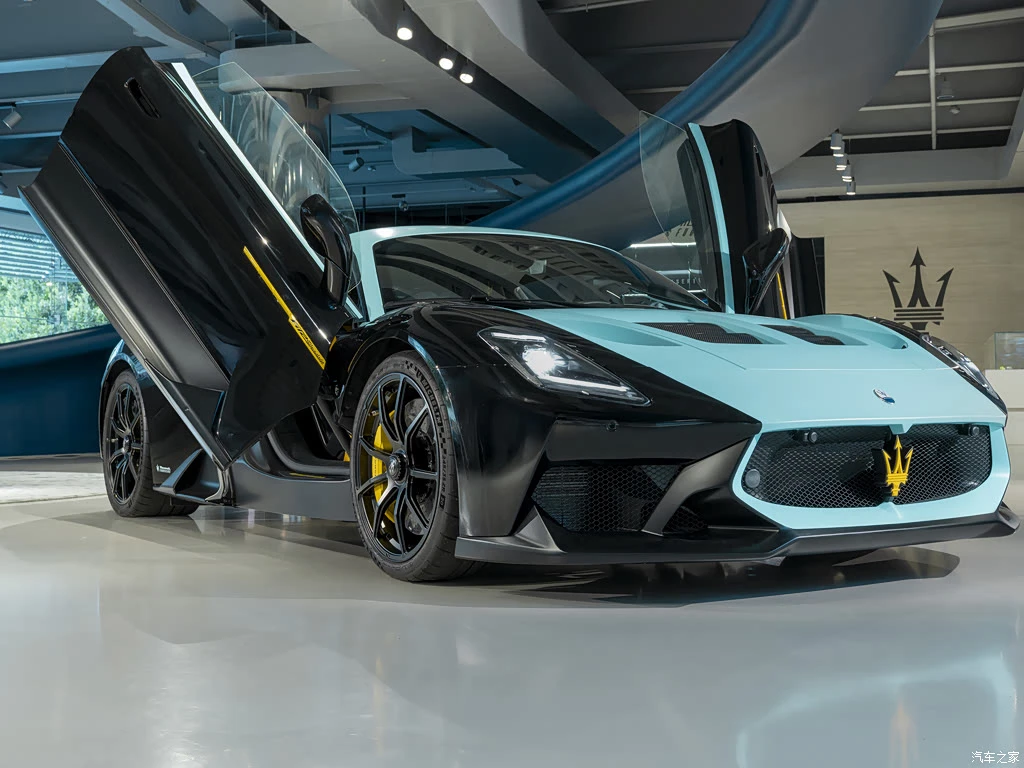玛莎拉蒂_玛莎拉蒂MC20 2026款 GT2 Stradale Tribute to MC12特别版 高清图集