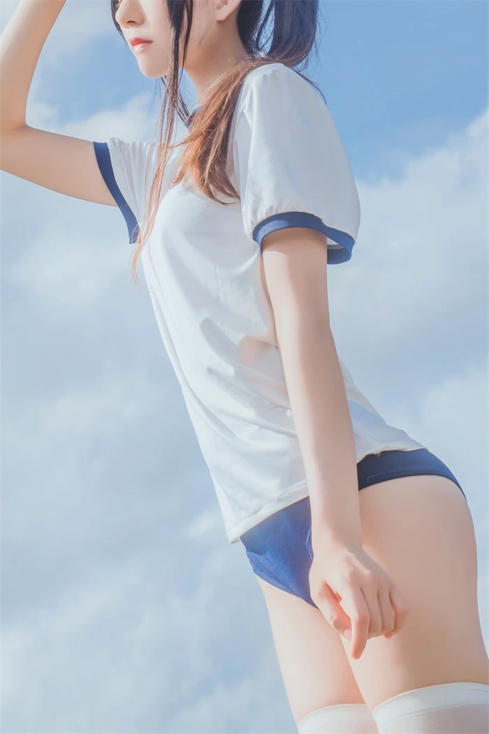萝莉风COS 桜桃喵 – 户外体操服 [24P/232MB]