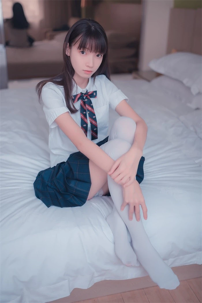 风之领域精品写真@No.004 长腿白丝 [49P/70.7MB]