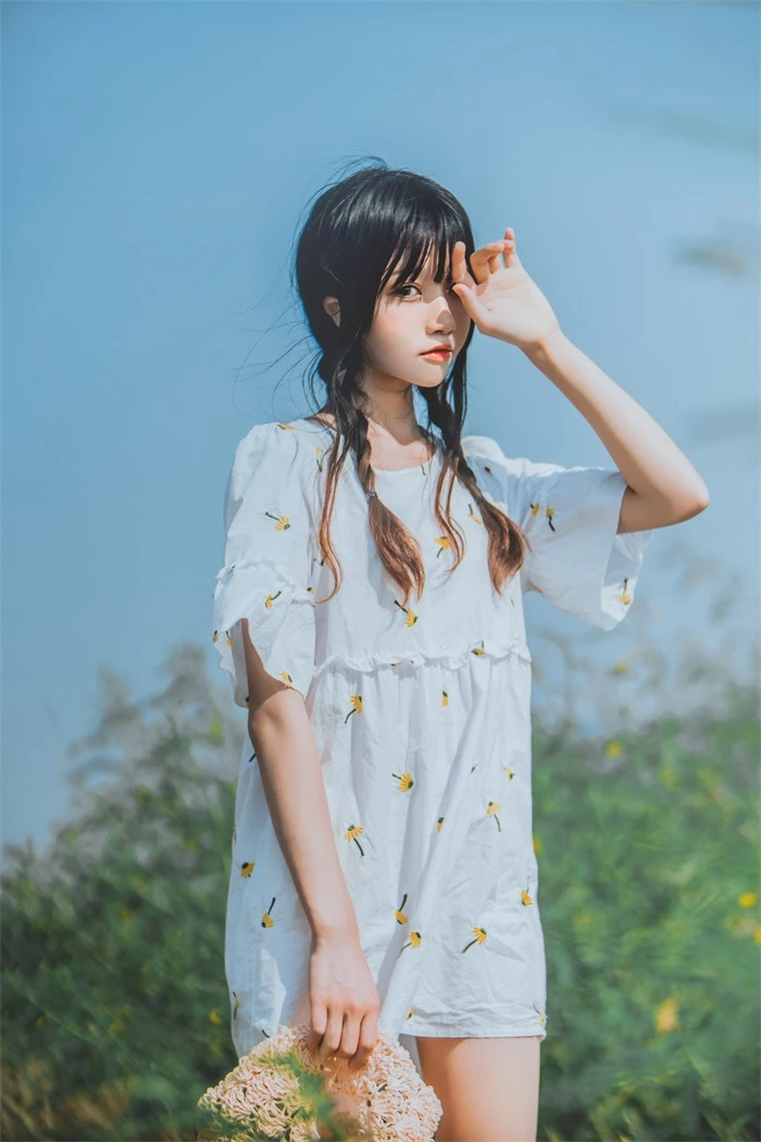 萝莉风COS 桜桃喵 – 户外美丽的田野 [29P/289MB]
