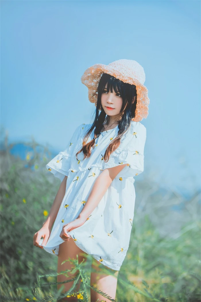 萝莉风COS 桜桃喵 – 户外美丽的田野 [29P/289MB]