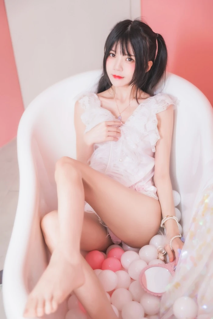 萝莉风COS 桜桃喵 – 冬眠系列-粉色浴缸 [57P/719MB]