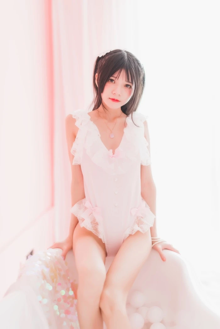 萝莉风COS 桜桃喵 – 冬眠系列-粉色浴缸 [57P/719MB]