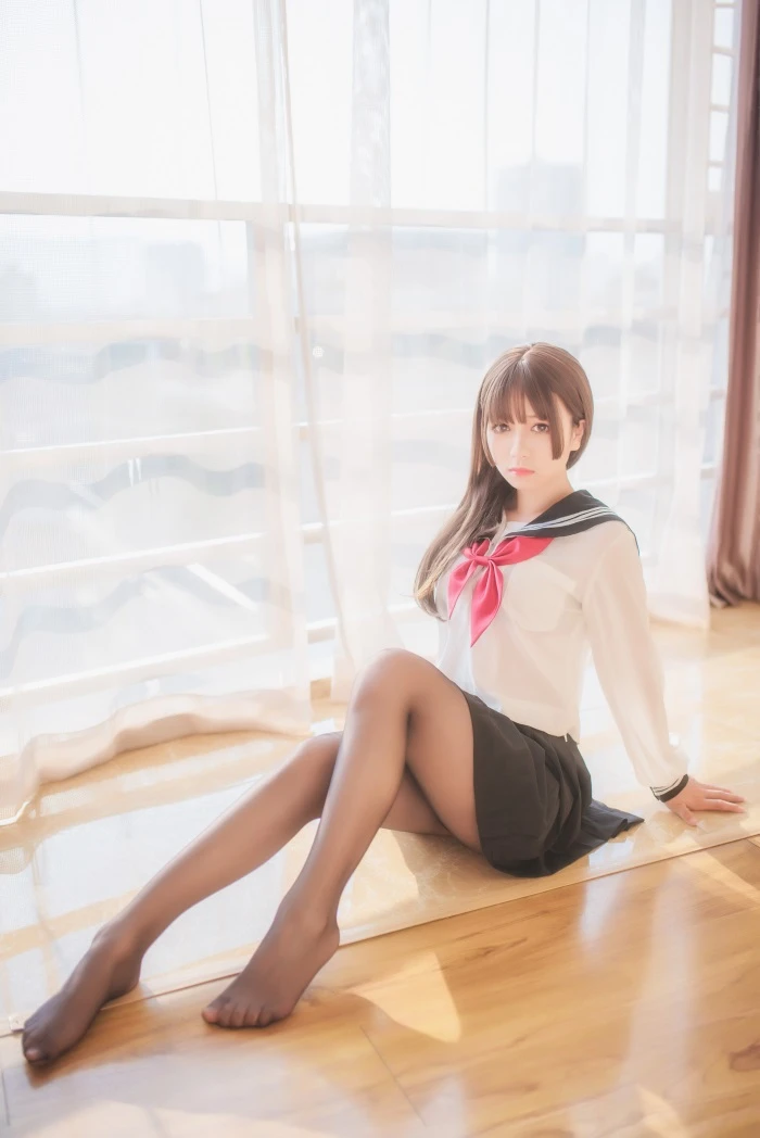 白金Saki写真 – 半透明水手服 [37P/118MB]