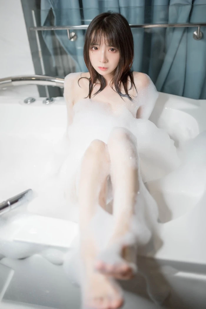 网红Coser@疯猫ss – 浴缸 泡泡浴写真 好清纯 [34P/116MB]