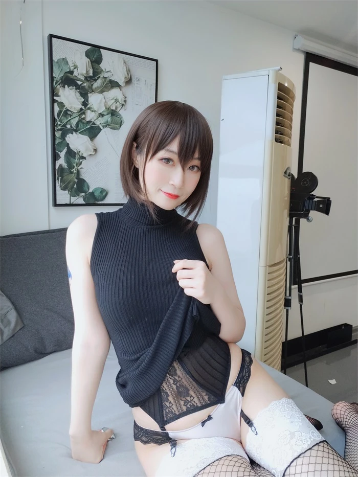 人气动漫Coser@白银81 – 黑色性感包臀裙 [35P/2V/305MB]