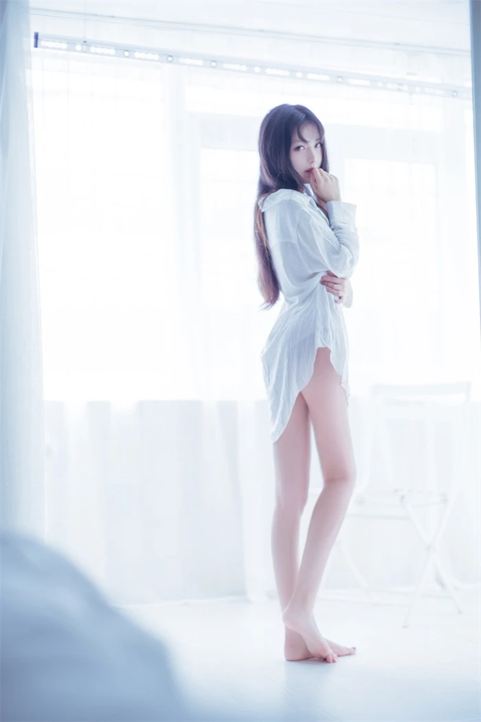 人气动漫Coser@Shika小鹿鹿 白衬衣 [11P/89MB]