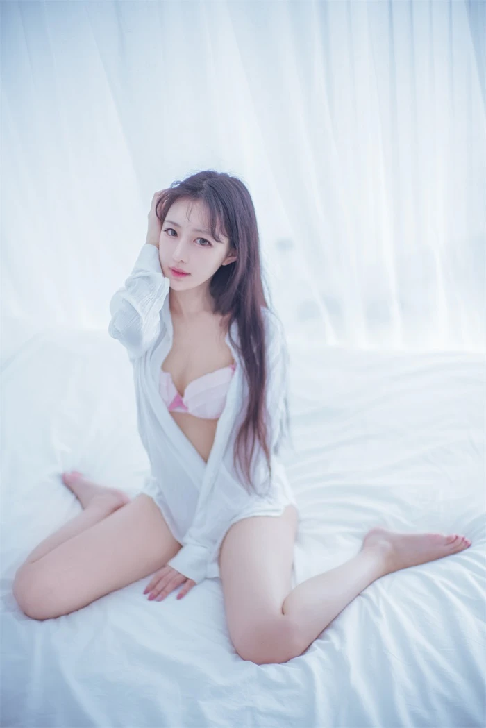 人气动漫Coser@Shika小鹿鹿 白衬衣 [11P/89MB]