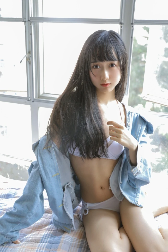 网红Coser@木绵绵OwO – 绵相随 清纯起床小女友 [22P/85MB]