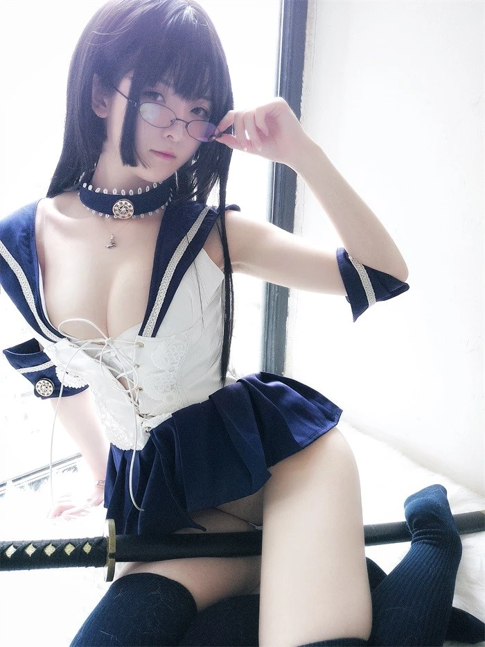 微博妹子@一小央泽-武士刀与水手服 [51P/347MB]