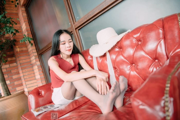 SSA丝社 第007期：nono偶遇街拍灰丝特辑 [99P/112M]