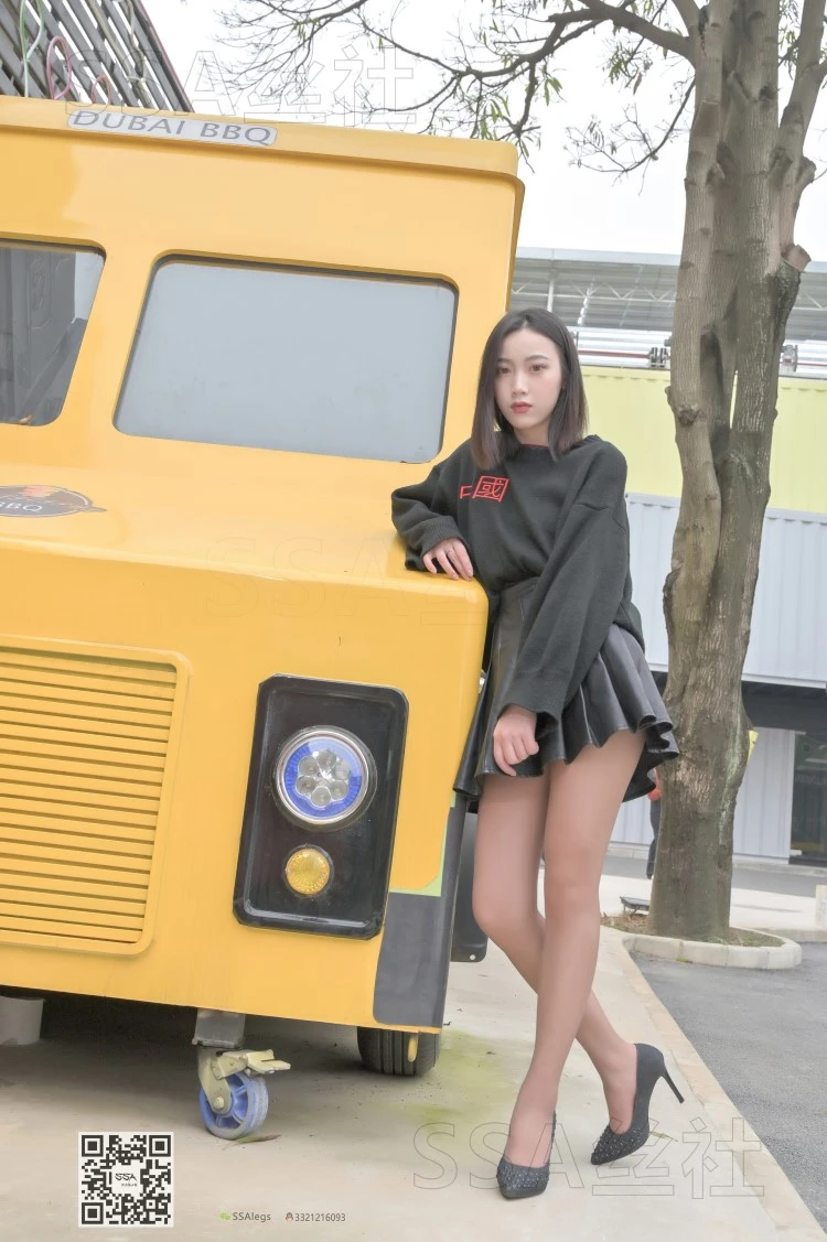 SSA丝社 第094期：腿模大大街拍 [133P/220M]