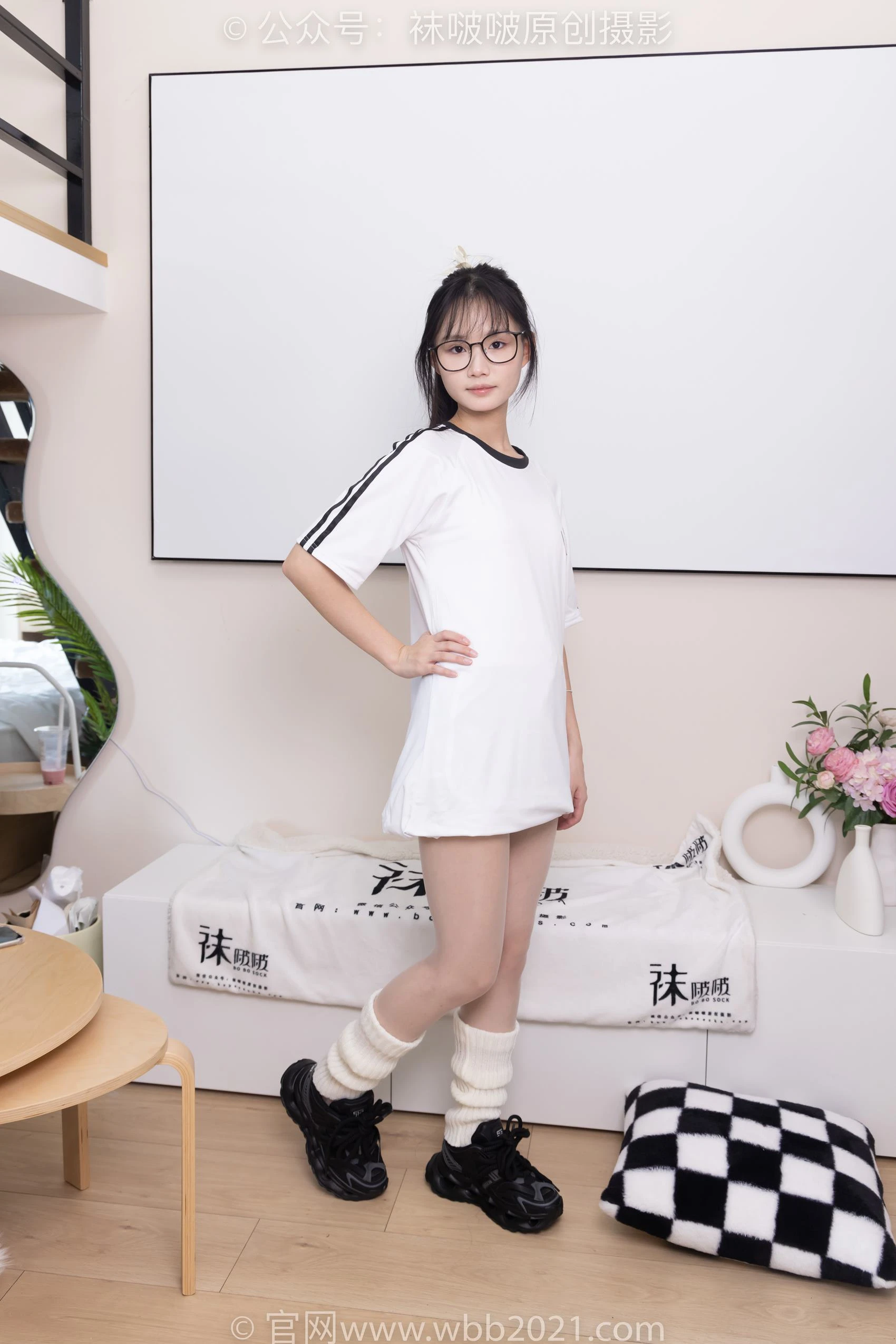 [BoBoSocks袜啵啵]NO.376 甜甜圈-运动鞋、堆堆袜套、白丝[150P/1V/5.54GB]
