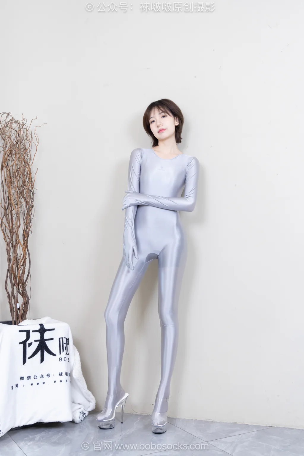[BoBoSocks袜啵啵]NO.718 小甜豆-高跟凉鞋、银色连体衣[190P/1V/5.85GB]