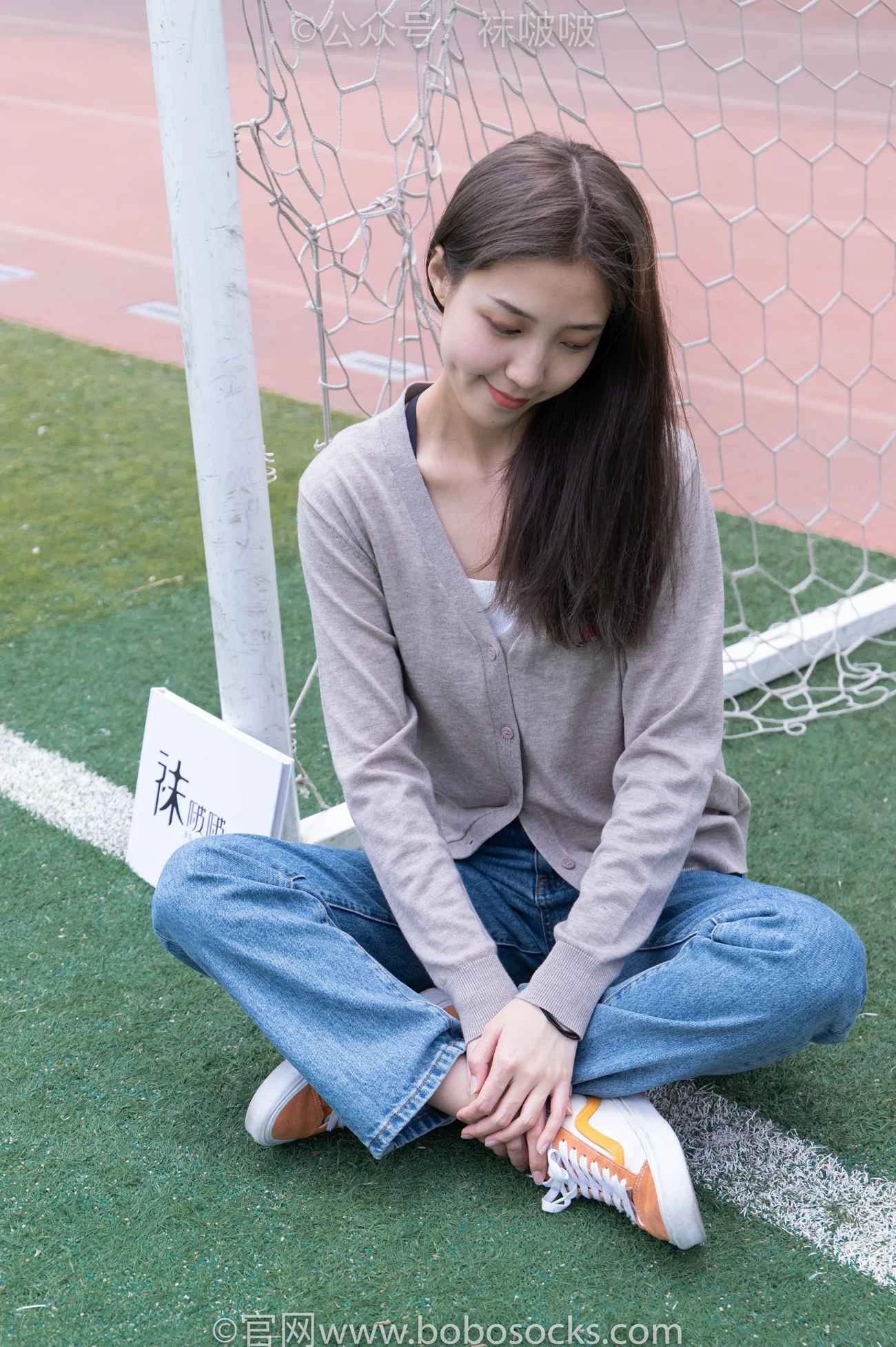 [BoBoSocks袜啵啵]NO.004 泡芙-vans帆布鞋、白棉袜、裸足 [127P/1V/3.26GB]