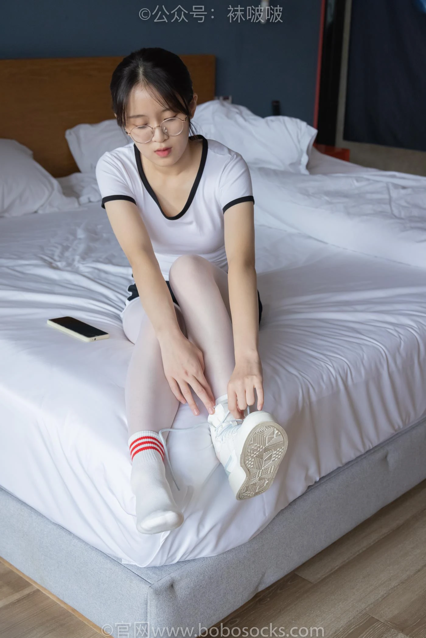 [BoBoSocks袜啵啵]积分限定作品 NO.004 熊熊-板鞋、白棉袜、白丝[139P/1V/6.72GB]