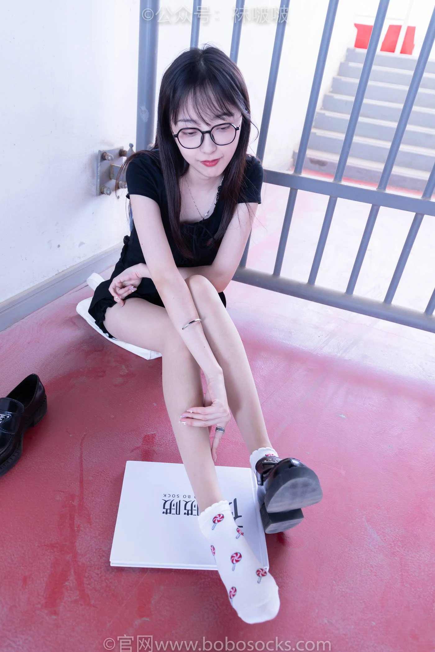 [BoBoSocks袜啵啵]NO.030 稚予- 皮鞋、短白棉袜、肉丝 [141P/1V/3.03GB]