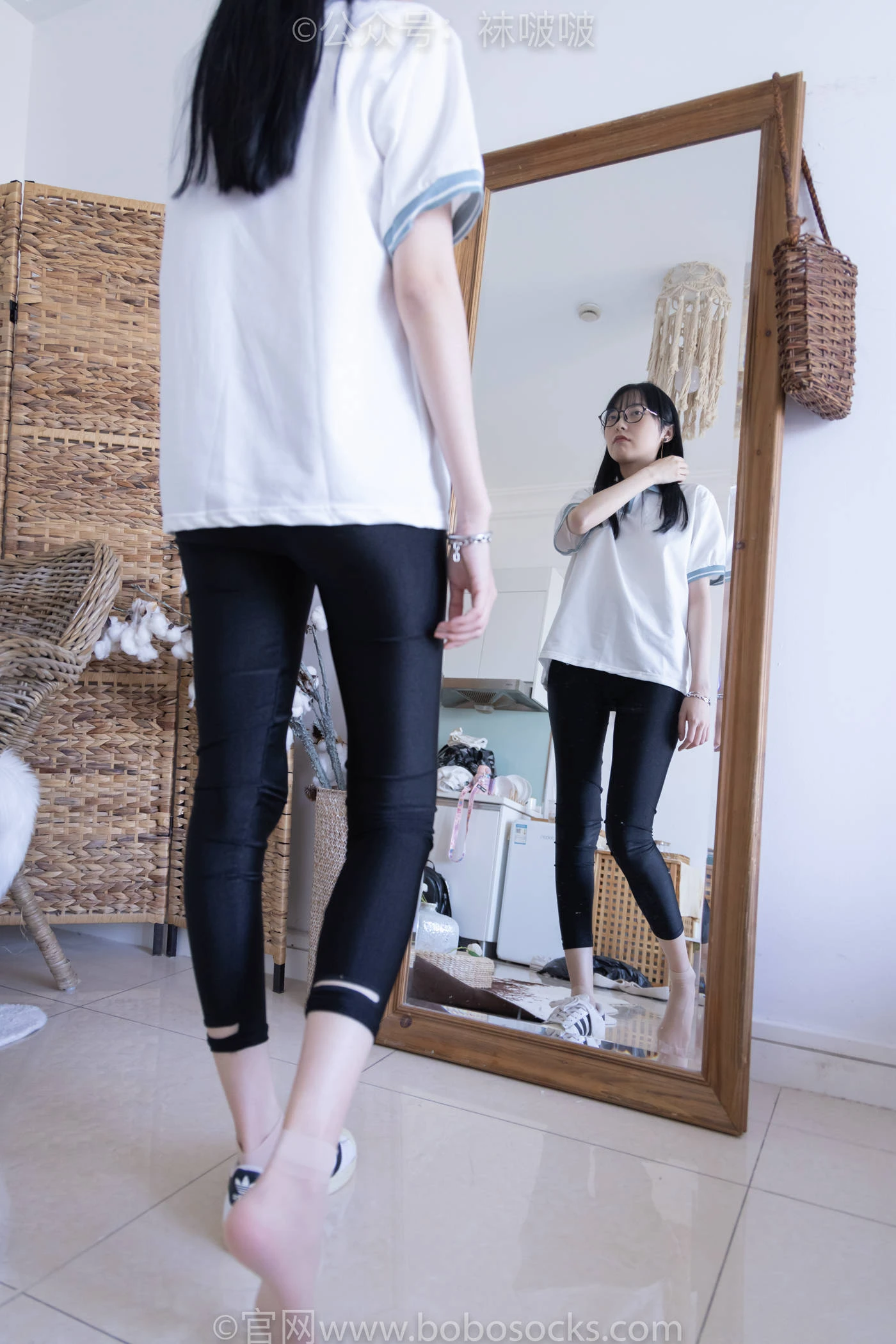 [BoBoSocks袜啵啵]NO.044 稚予-贝壳头、匡威帆布鞋、短肉丝 [154P/1V/5.40GB]
