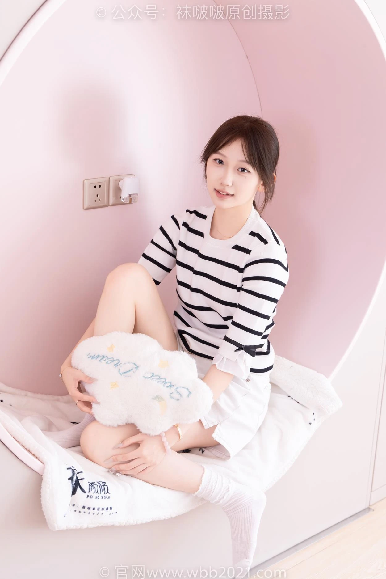 [BoBoSocks袜啵啵]NO.556 香菜-帆布鞋、白棉袜、裸足[149P/1V/5.75GB]