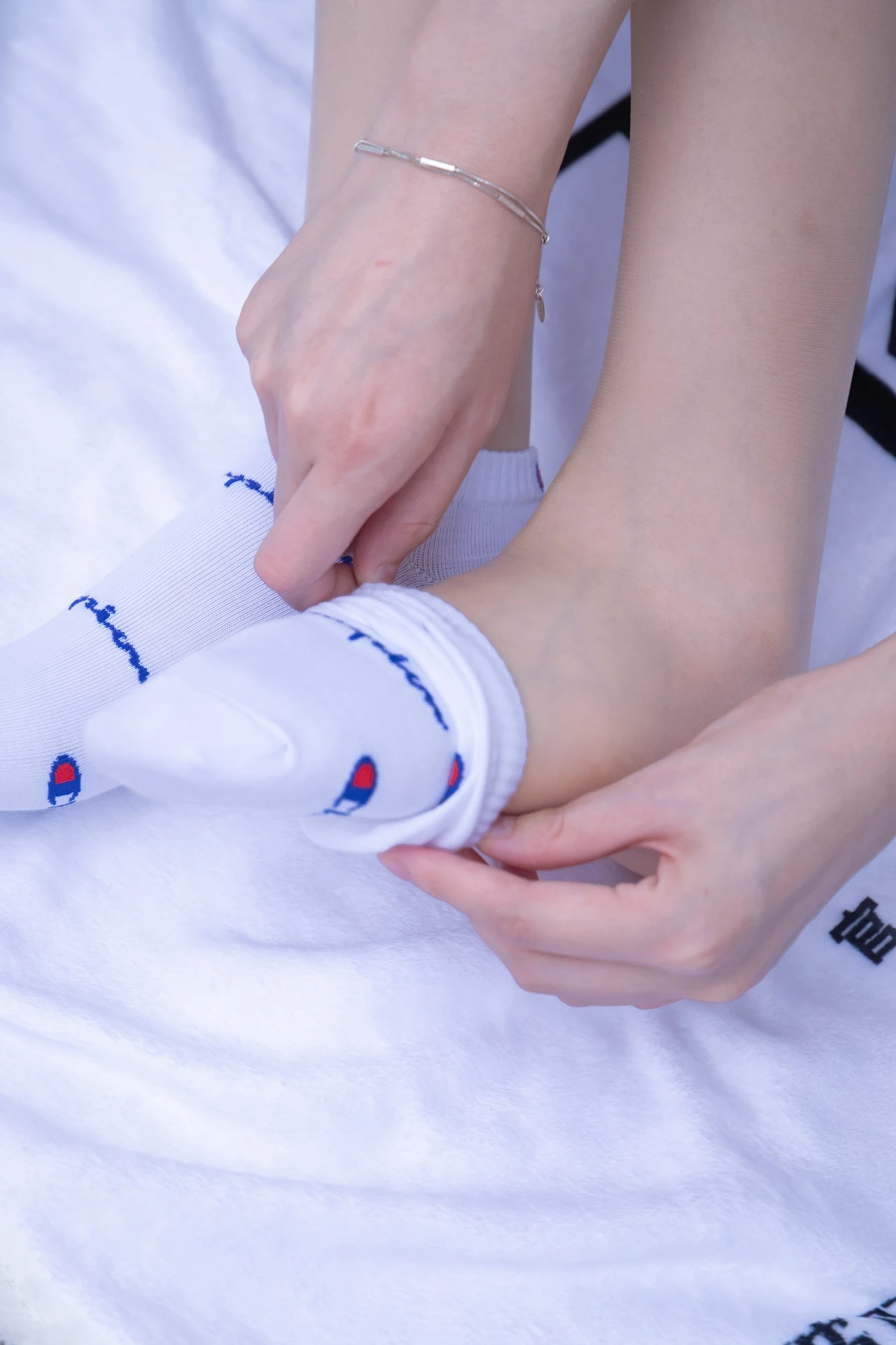[BoBoSocks袜啵啵]NO.001 小甜豆-帆布鞋、白棉袜、肉丝 [138P/1V/6.23GB]