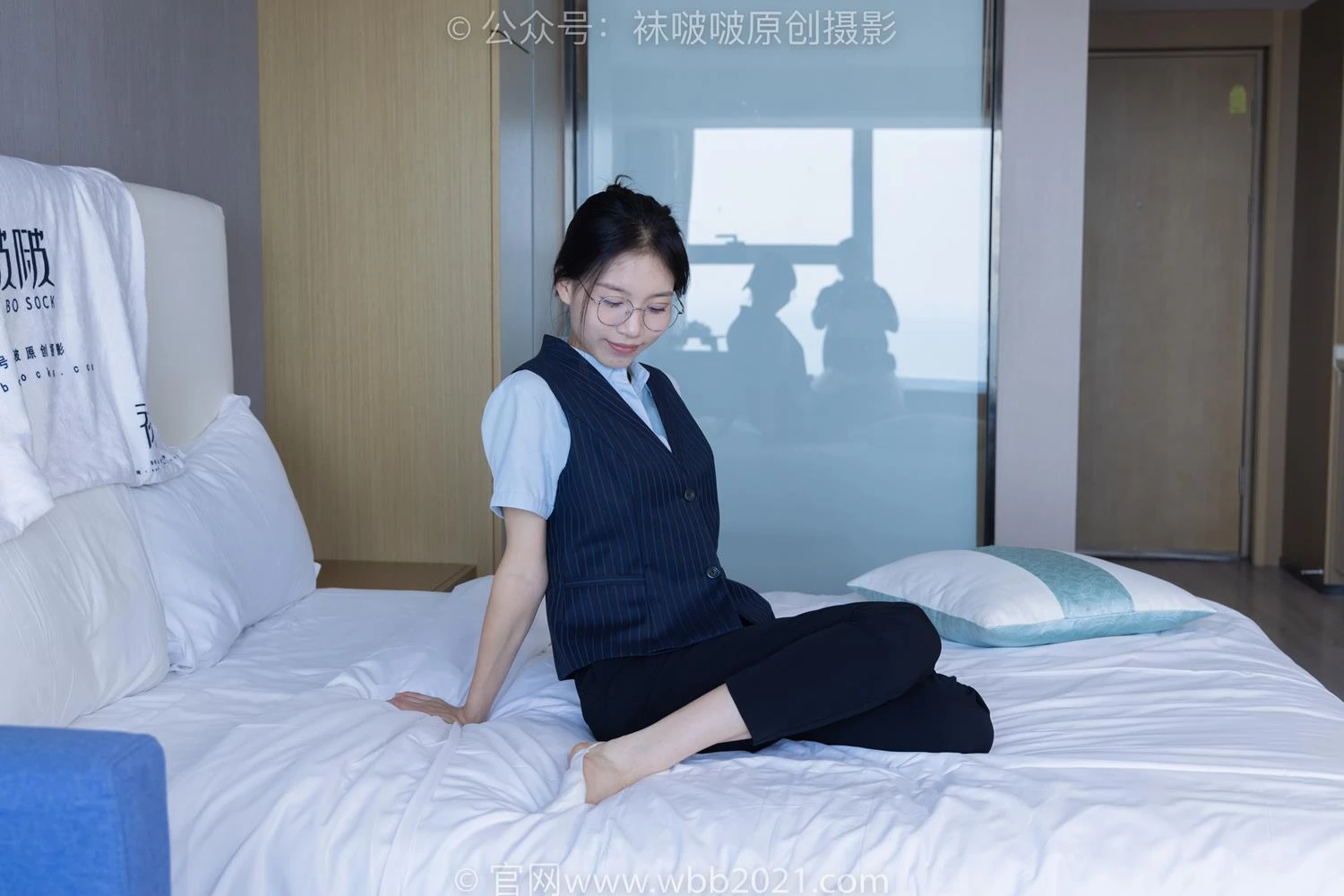 [BoBoSocks袜啵啵]NO.413 芝士-高跟鞋、白色吊带船袜、银行至服[145P/1V/5.76GB]