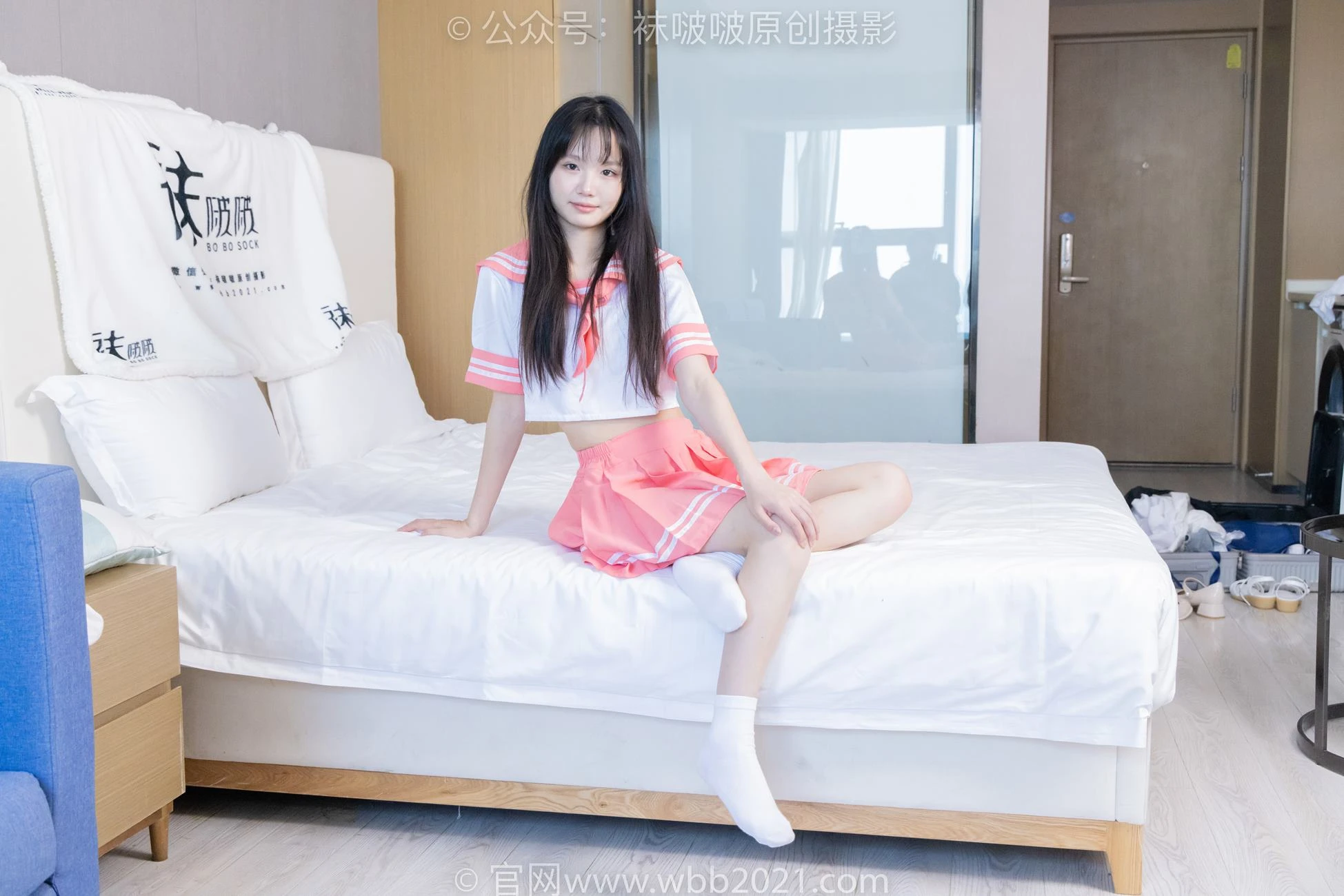 [BoBoSocks袜啵啵]NO.429 甜甜圈-板鞋、白棉袜、过膝白棉袜[159P/1V/7.22GB]