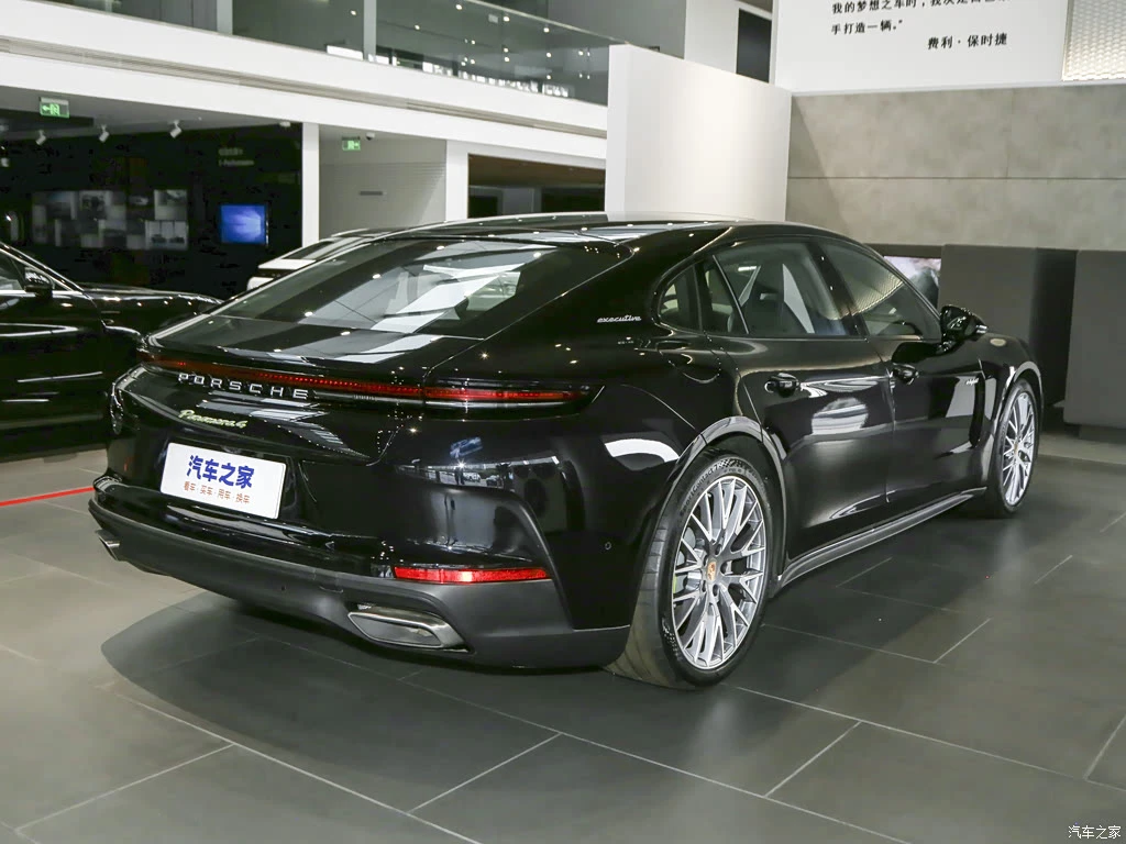 保时捷_Panamera新能源 2024款 Panamera 4 E-Hybrid 行政加长版 2.9T 高清图集