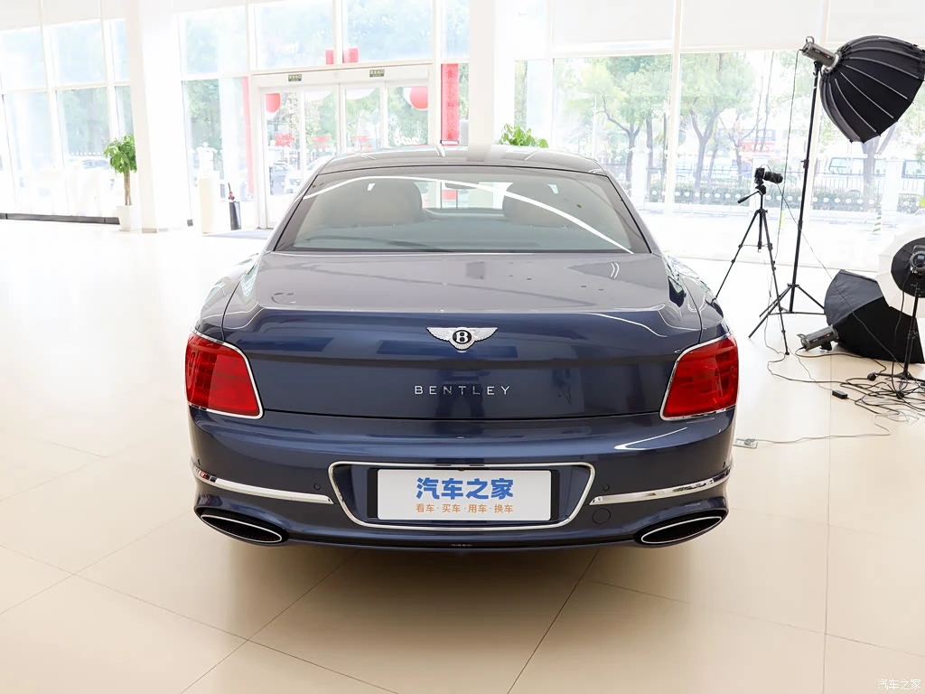 宾利_飞驰插电混动 2026款 4.0T V8 标准版 高清图集