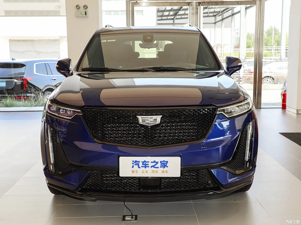 凯迪拉克_凯迪拉克XT6 2025款 2.0T 六座四驱铂金行政黑标版 高清图集