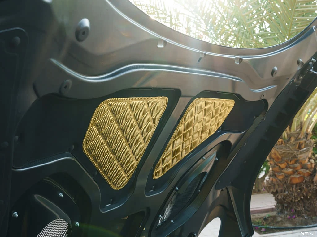 阿斯顿・马丁_阿斯顿・马丁DBS 2023款 DBS Superleggera V12 Coupe 高清图集