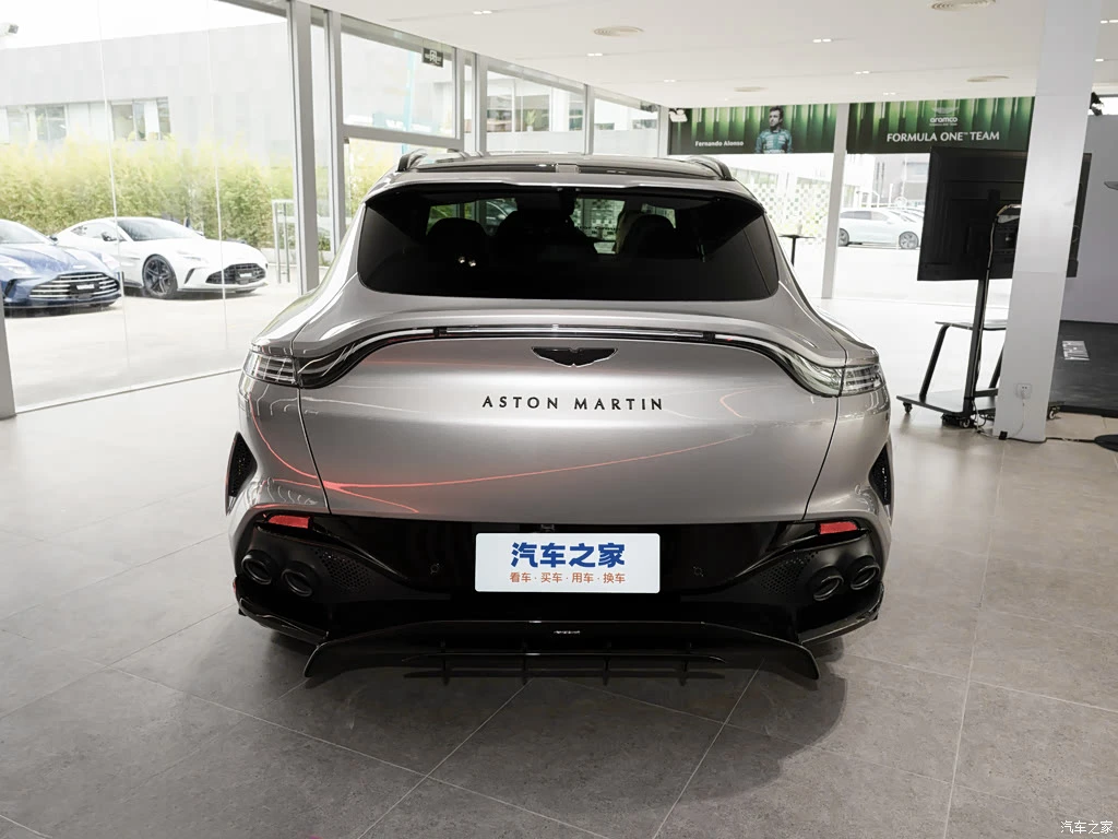 阿斯顿・马丁_阿斯顿・马丁DBX 2025款 4.0T V8 707 高清图集