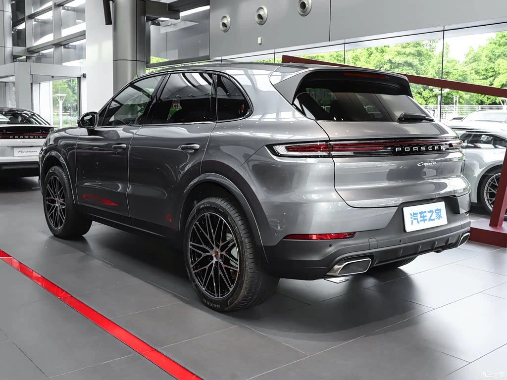 保时捷_Cayenne 2025款 Cayenne 3.0T 逐梦版 高清图集