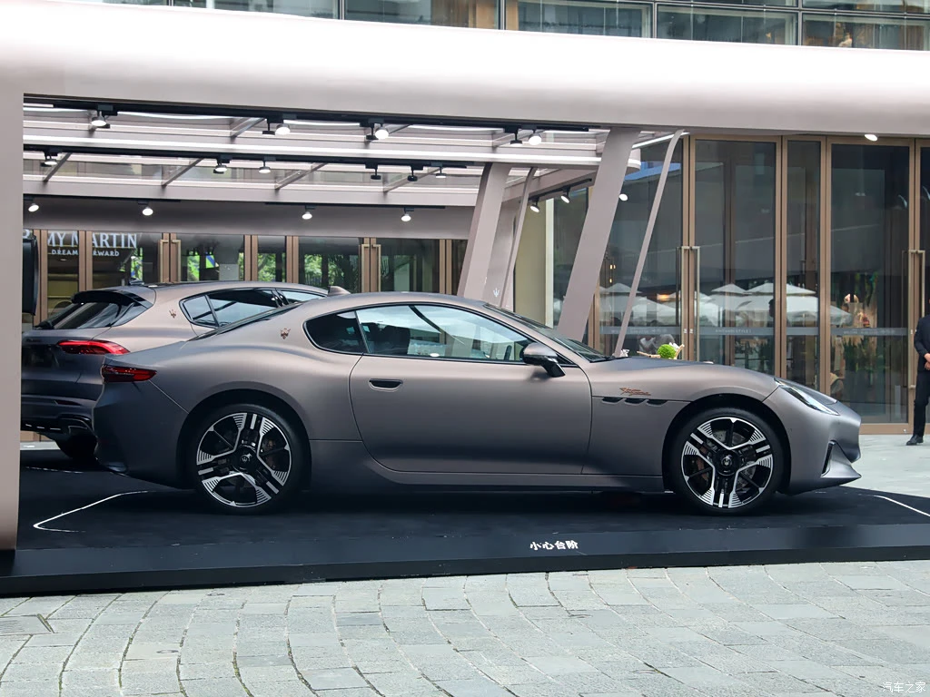 玛莎拉蒂_GranTurismo 新能源 2023款 Folgore 高清图集