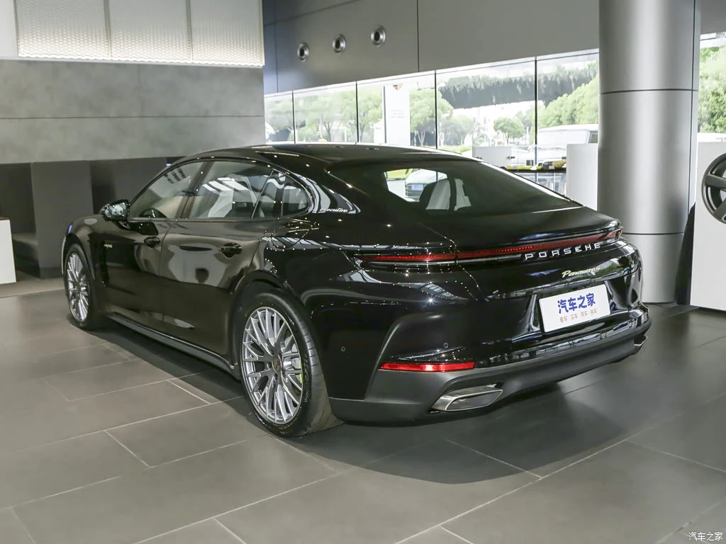 保时捷_Panamera新能源 2024款 Panamera 4 E-Hybrid 行政加长版 2.9T 高清图集
